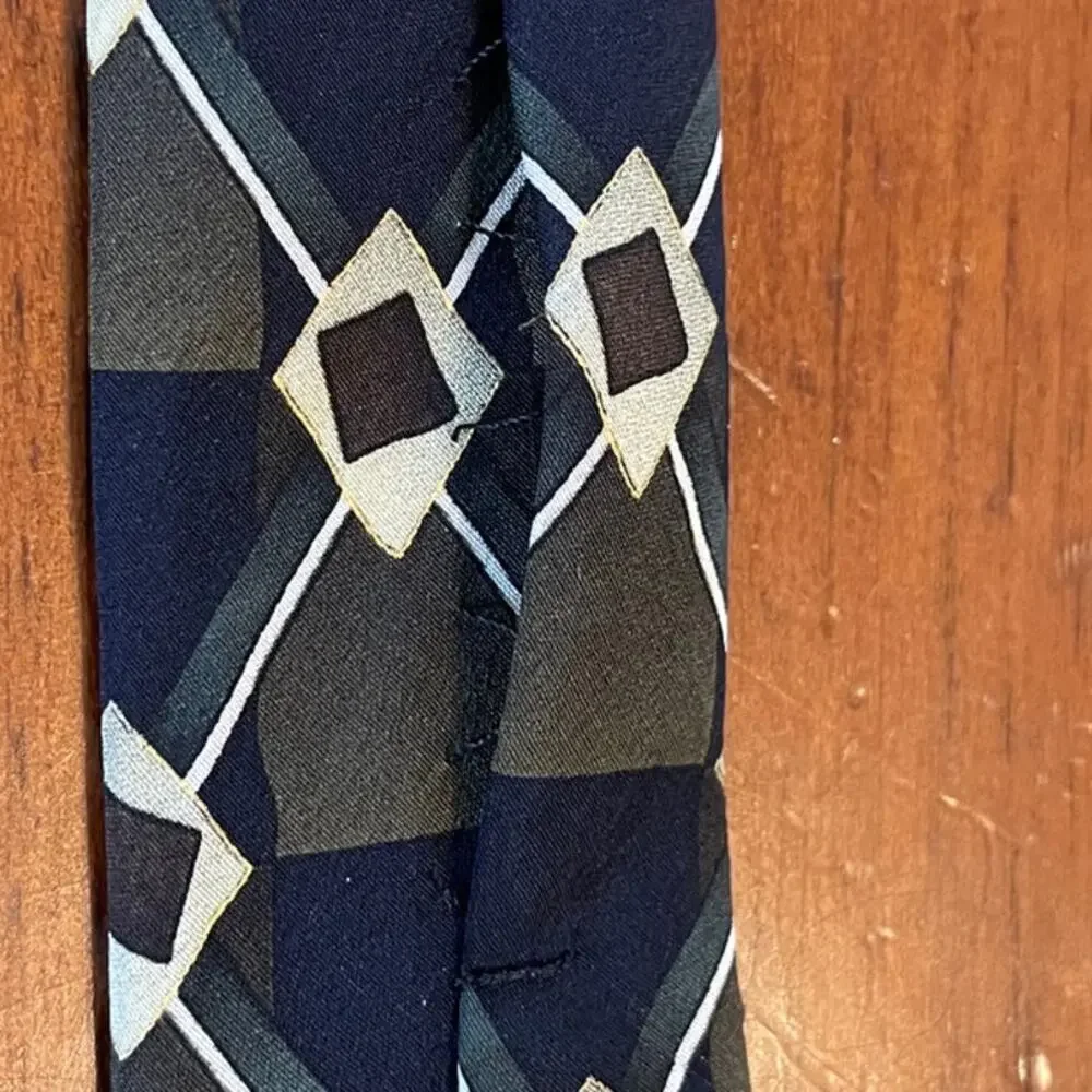 Studio Z Tie, All Silk, Hand Sewn - Flaw, see description and photos